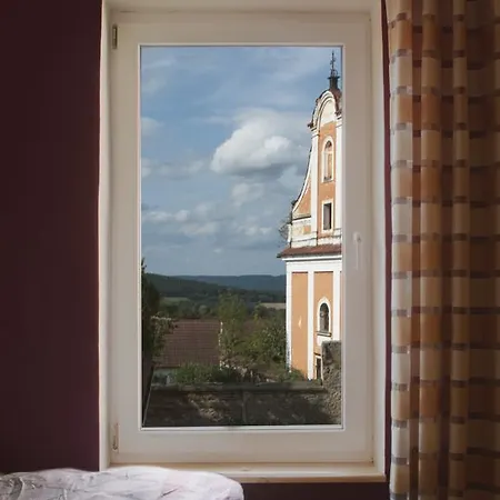 Hotel Pod Stráží 3*