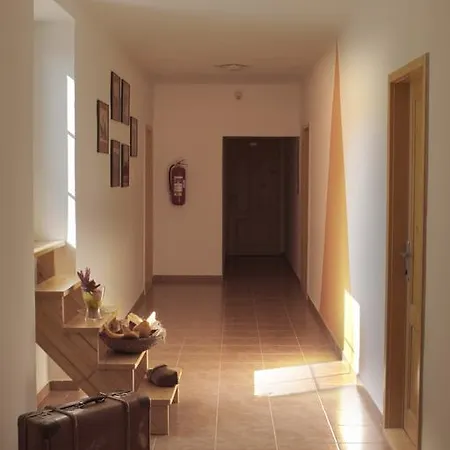Pod Strazi Szálloda Lhenice