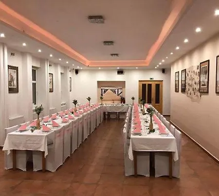 Pod Stráží Hotel Lhenice