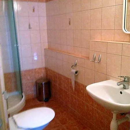 Pod Strazi Lhenice