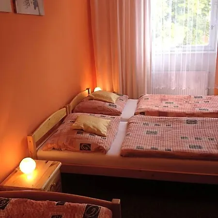 Pod Strazi Szálloda Lhenice