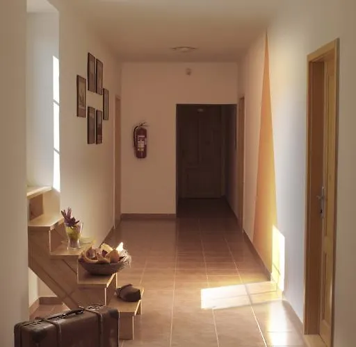 Pod Strazi Hotel Lhenice