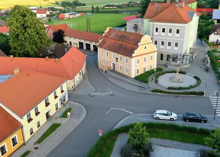 Hotel Pod Strazi Lhenice